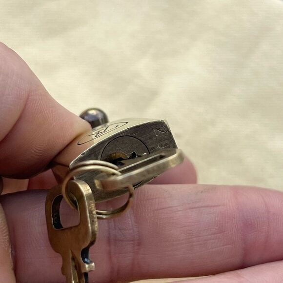 Rare Vintage Mounted Padlock Hardware with Keys #304 l7 - Picture 6 of 8